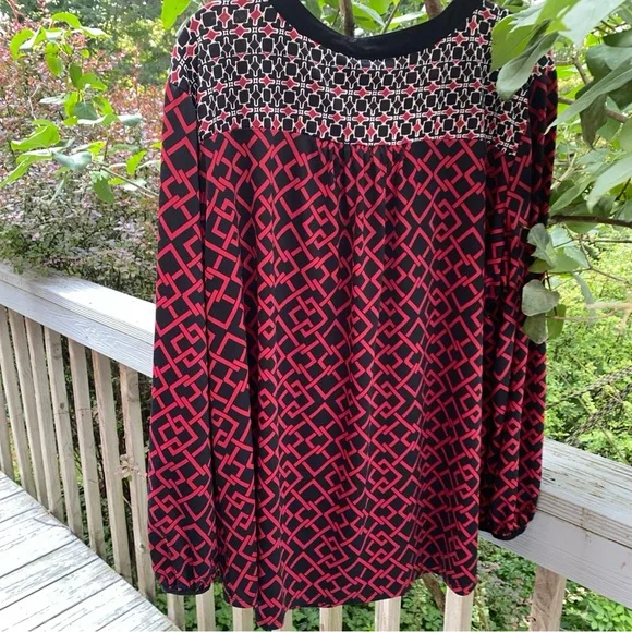 New Directions Geometric Patterned Women's Top - Black and Red Size 3X - Picture 6 of 7